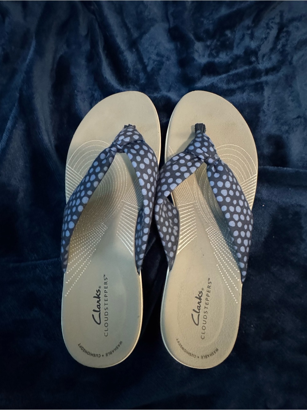 Clarks Cloudsteppers Women's Polka Dot Thong Sandals  Size 10